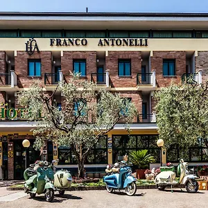 http://hotel-franco-antonelli.hotels-perugia.com